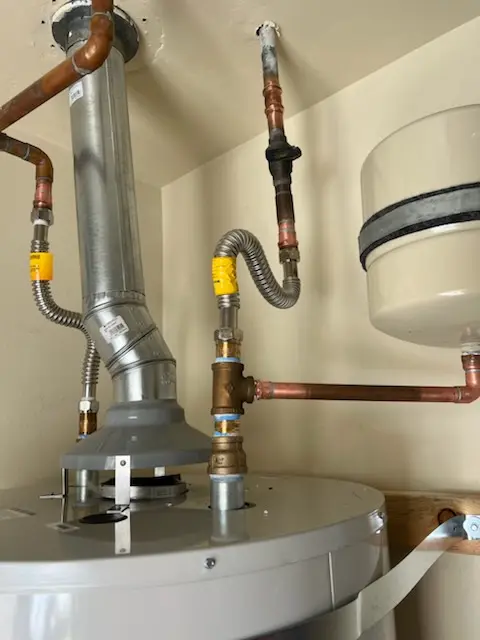 Water heater installation and plumbing repair in Las Palmas
